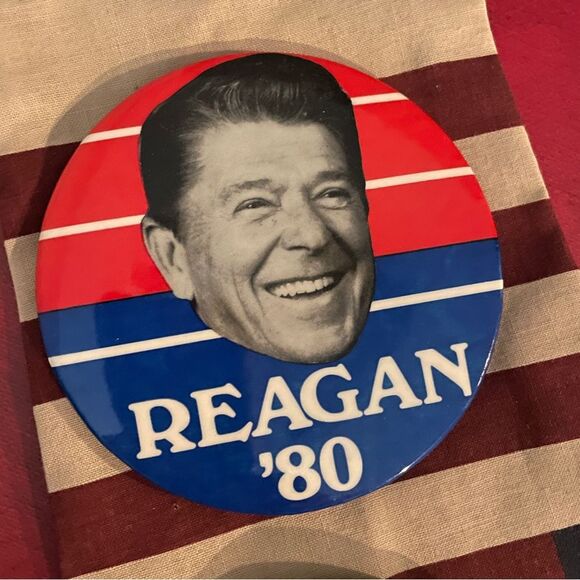 Patriotic Striped Tie with Vintage 1977 & 1980 Campaign  Buttons - Picture 3 of 8